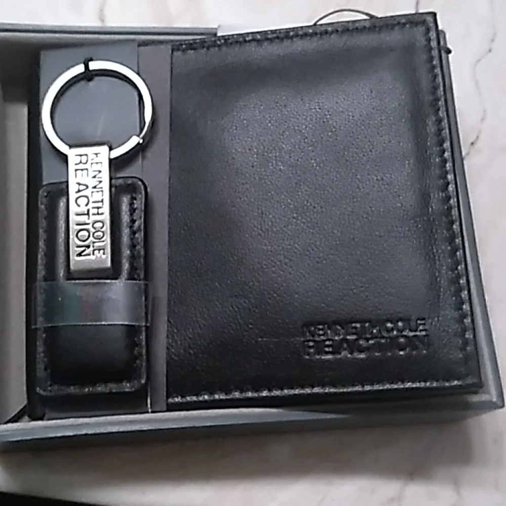 KEY FOB Kenneth Cole Leather Passcase Key Fob NWT